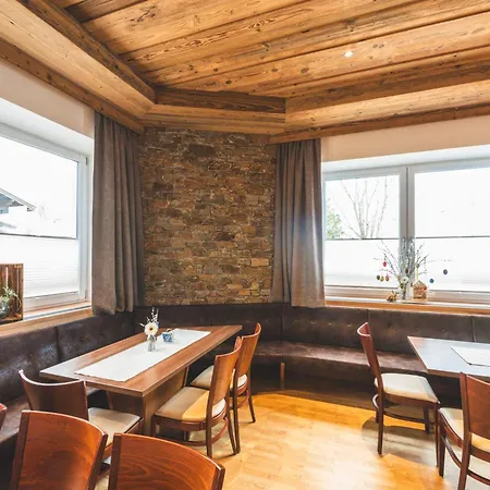 Kirchenwirt Irrsdorf Familie Schinwald Fogadó Straßwalchen