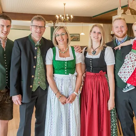 宾馆 Kirchenwirt Irrsdorf Familie Schinwald 3*